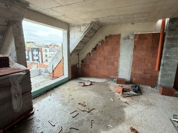 Тристаен апартамент в Пловдив, Христо Смирненски - 100 кв.м за 765 €/кв.м - Снимка #1
