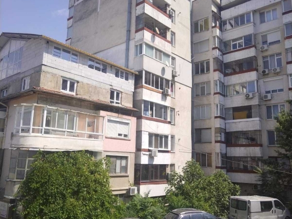 Тристаен апартамент в Шумен, Център - 95 кв.м за 660 €/кв.м - Снимка #1