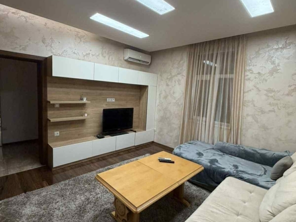 Дава се под наем Тристаен апартамент в София, Център - 92 кв.м за 997.05 € - Снимка #1