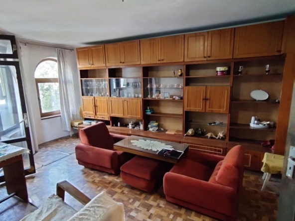 Двустаен апартамент в Бургас, Възраждане - 65 кв.м за 1693 €/кв.м - Снимка #1