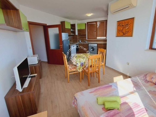 Дава се под наем Двустаен апартамент в к.к. Св.Св. Константин и Елена - 55 кв.м за 500 € - Снимка #1