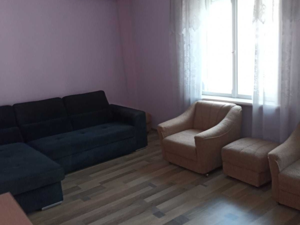 Дава се под наем Тристаен апартамент в Мездра - 80 кв.м за 298.86 € - Снимка #1
