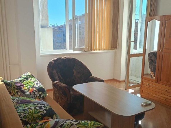 Дава се под наем Едностаен апартамент в Шумен, Пазара - 40 кв.м за 248.88 € - Снимка #1