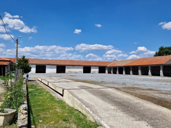 Склад в с. Коньово, Област Сливен - 14000 кв.м за 12 €/кв.м - Снимка #1