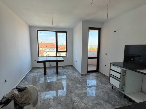 Тристаен апартамент в Плевен, Идеален център - 91 кв.м за 886 €/кв.м - Снимка #1