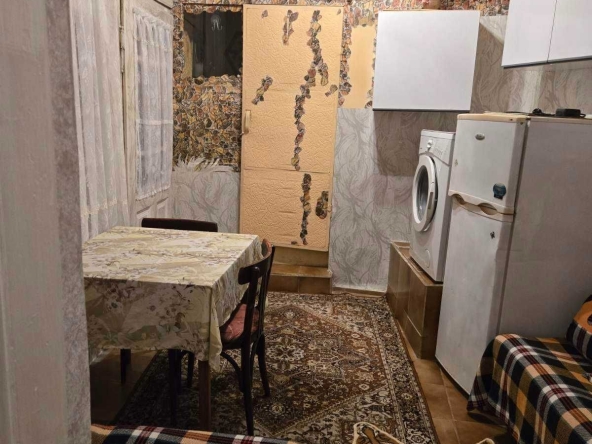 Дава се под наем Етаж от къща в Плевен, Широк център - 65 кв.м за 398.82 € - Снимка #1