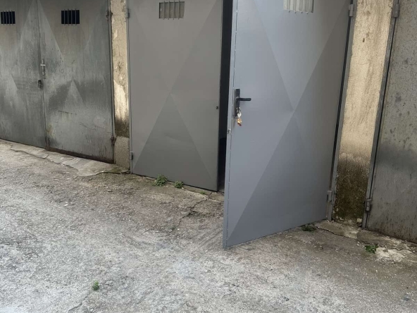 Дава се под наем Гараж / Паркомясто в Стара Загора, Център - 15 кв.м за 51 € - Снимка #1