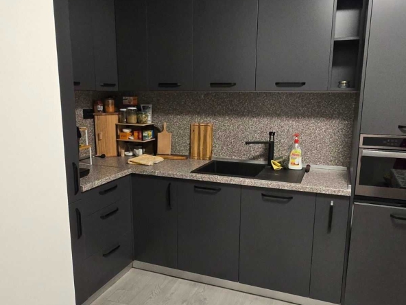 Тристаен апартамент в Плевен, Мара Денчева - 96 кв.м за 957 €/кв.м - Снимка #1