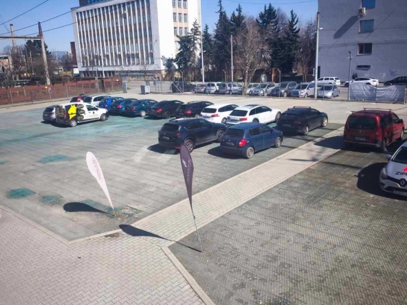 Дава се под наем Гараж / Паркомясто в София, Дружба 1 - 3 кв.м за 54.57 € - Снимка #1