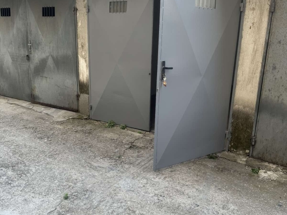 Дава се под наем Гараж / Паркомясто в Стара Загора, Център - 18 кв.м за 54.57 € - Снимка #1