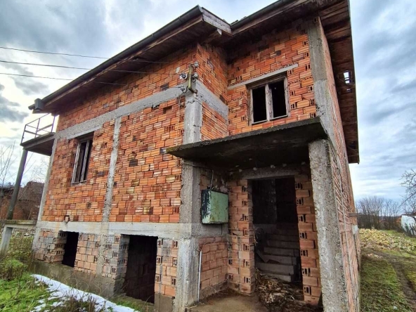 Къща в с. Садовец, Област Плевен - 178 кв.м за 60 €/кв.м - Снимка #1