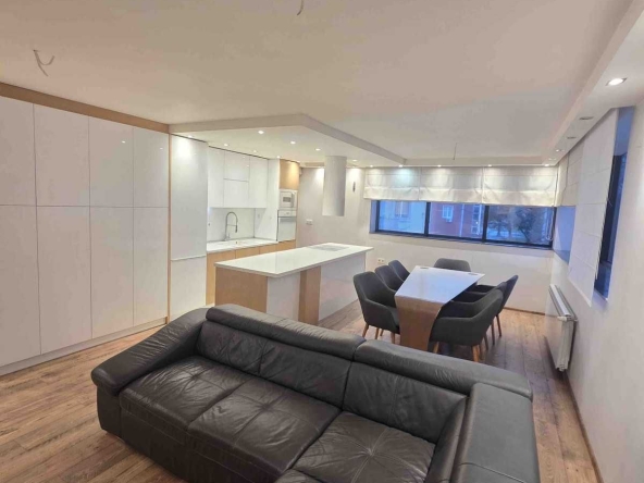 Тристаен апартамент в Плевен, Идеален център - 108 кв.м за 1110 €/кв.м - Снимка #1