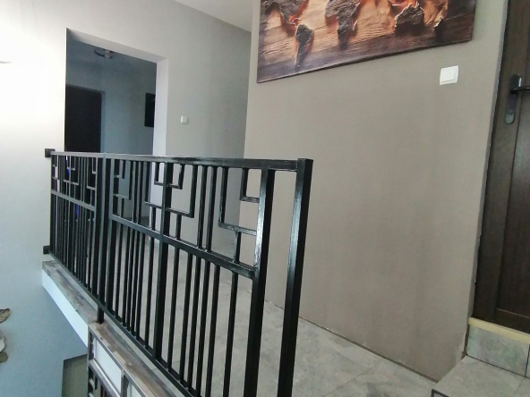 Къща в с. Орешак, Област Ловеч - 330 кв.м за 402 €/кв.м - Снимка #1