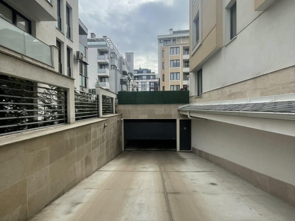 Гараж / Паркомясто в София, Кръстова вада - 16 кв.м за 1466 €/кв.м - Снимка #1