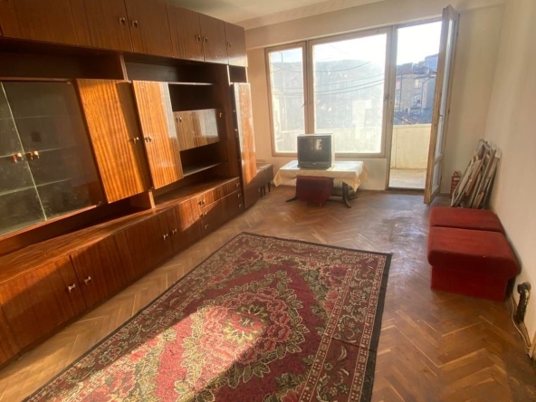 Тристаен апартамент в Шумен, 5-ти полк - 83 кв.м за 811 €/кв.м - Снимка #1