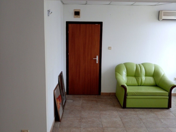 Дава се под наем Офис в Варна, Младост 1 - 25 кв.м за 648.21 € - Снимка #1
