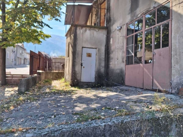 Промишлена сграда в с. Крупник, Област Благоевград - 2800 кв.м за 37 €/кв.м - Снимка #1