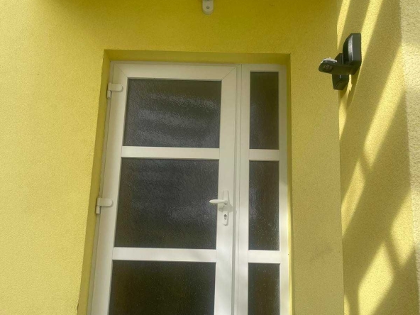 Дава се под наем Тристаен апартамент в Русе, Център - 80 кв.м за 847.62 € - Снимка #1