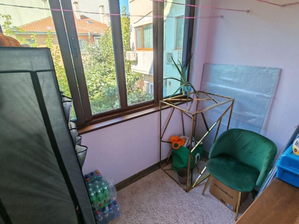 Тристаен апартамент в Бургас, Възраждане - 70 кв.м за 2243 €/кв.м - Снимка #1