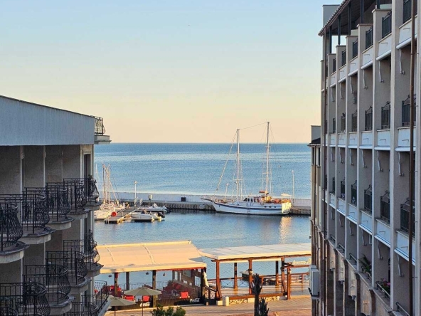 Тристаен апартамент в Балчик - 124 кв.м за 1210 €/кв.м - Снимка #1