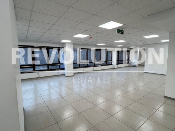 Дава се под наем Офис в Варна, Трошево - 270 кв.м за 1994.61 € - Снимка #1