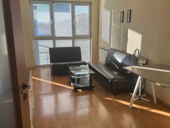 Дава се под наем Двустаен апартамент в София, Център - 91 кв.м за 474.3 € - Снимка #1