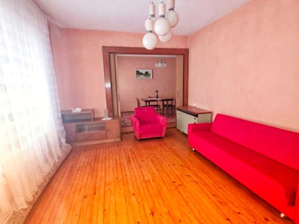 Етаж от къща в Асеновград - 140 кв.м за 802 €/кв.м - Снимка #1
