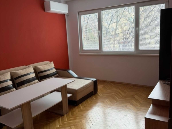 Дава се под наем Двустаен апартамент в Плевен, Широк център - 48 кв.м за 348.84 € - Снимка #1