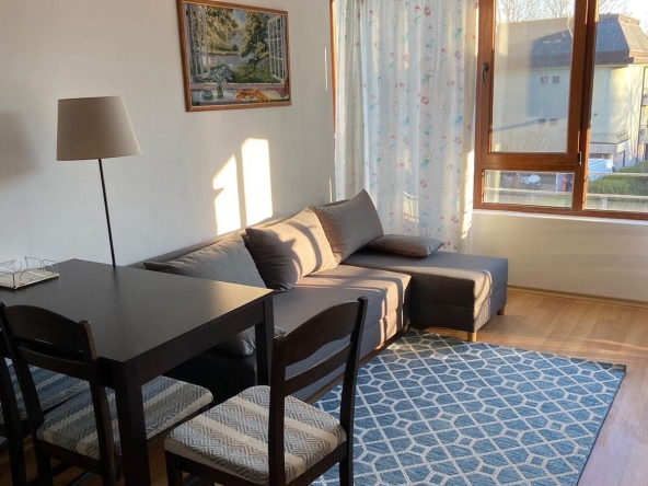 Дава се под наем Двустаен апартамент в к.к. Св.Св. Константин и Елена - 50 кв.м за 588.03 € - Снимка #1