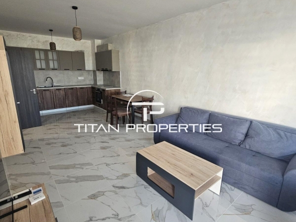 Дава се под наем Тристаен апартамент в Бургас, Славейков - 120 кв.м за 918 € - Снимка #1