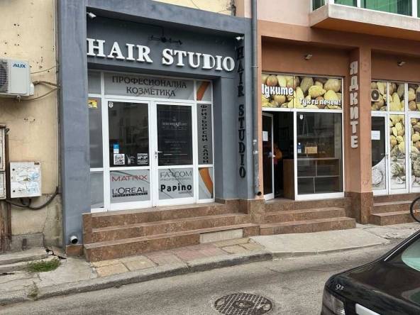 Дава се под наем Магазин в Казанлък - 65 кв.м за 448.8 € - Снимка #1