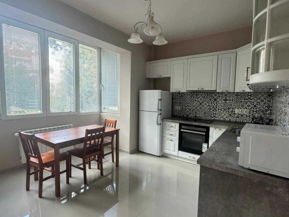 Дава се под наем Двустаен апартамент в София, Иван Вазов - 60 кв.м за 700 € - Снимка #1