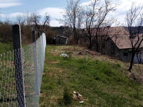 Парцел в с. Брежани, Област Благоевград - 704 кв.м за 6 €/кв.м - Снимка #1