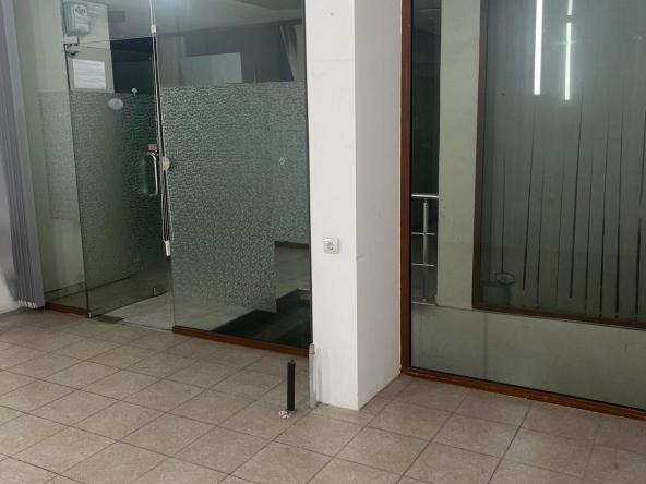 Дава се под наем Магазин в Асеновград - 30 кв.м за 204 € - Снимка #1