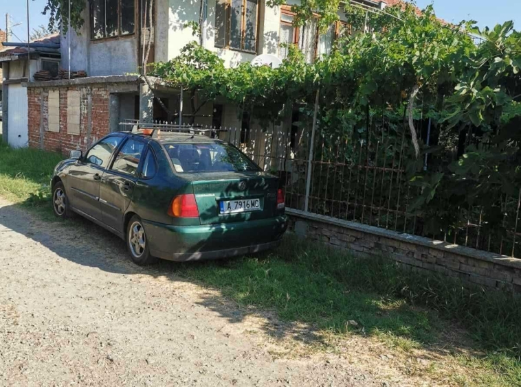 Къща в Бургас, Изгрев - 140 кв.м за 4 €/кв.м - Снимка #1