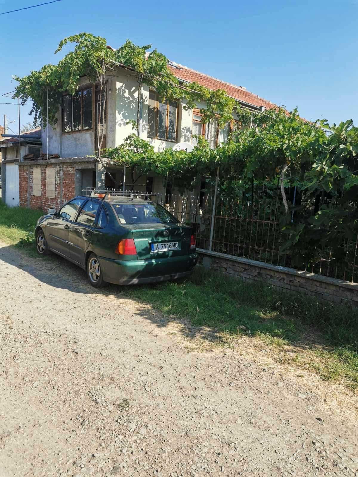 Къща в Бургас, Изгрев - 140 кв.м за 4 €/кв.м - Снимка #1