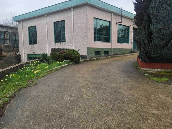 Дава се под наем Промишлена сграда в Горна Оряховица - 140 кв.м за 747.66 € - Снимка #1