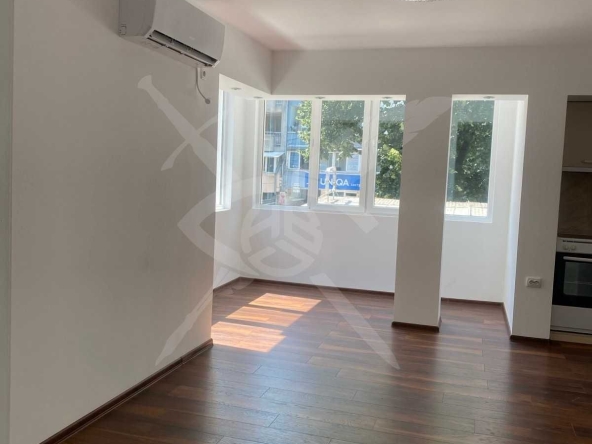 Дава се под наем Двустаен апартамент в Бургас, Център - 55 кв.м за 498.27 € - Снимка #1