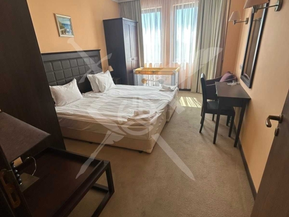 Двустаен апартамент в к.к. Слънчев бряг - 70 кв.м за 642 €/кв.м - Снимка #1