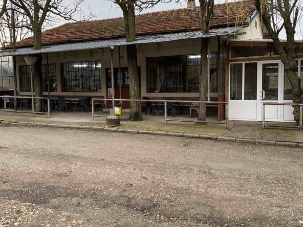 Магазин в с. Тутраканци, Област Варна - 145 кв.м за 352 €/кв.м - Снимка #1