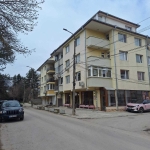 Дава се под наем Тристаен апартамент в Търговище, Център - 80 кв.м за 348.84 € - Снимка #1