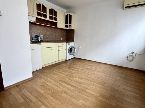 Тристаен апартамент в Бургас, Братя Миладинови - 65 кв.м за 2077 €/кв.м - Снимка #1