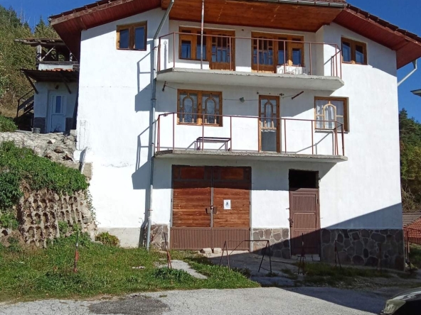 Къща в с. Фатово, Област Смолян - 300 кв.м за 209 €/кв.м - Снимка #1