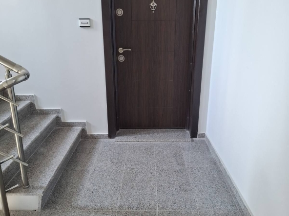 Двустаен апартамент в Казанлък - 65 кв.м за 863 €/кв.м - Снимка #1