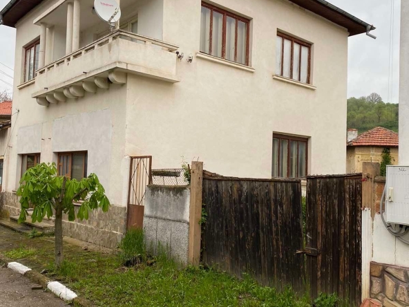 Къща в с. Николаево, Област Плевен - 198 кв.м за 90 €/кв.м - Снимка #1