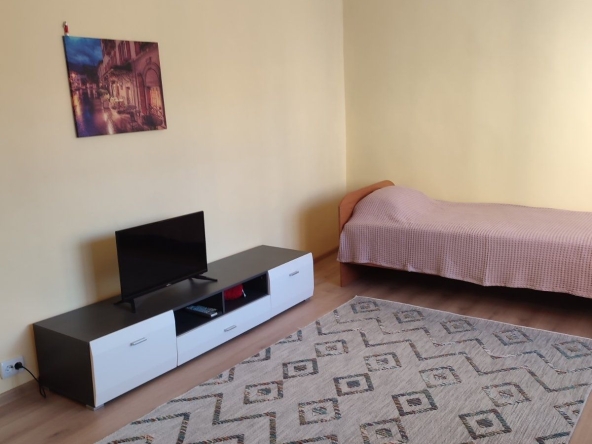 Дава се под наем Едностаен апартамент в Пловдив, Каменица 2 - 36 кв.м за 298.86 € - Снимка #1