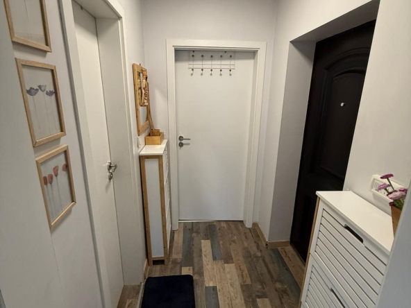 Дава се под наем Двустаен апартамент в Русе, Широк център - 68 кв.м за 398.82 € - Снимка #1