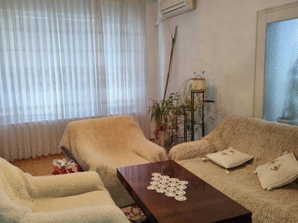 Многостаен апартамент в Асеновград - 199 кв.м за 411 €/кв.м - Снимка #1