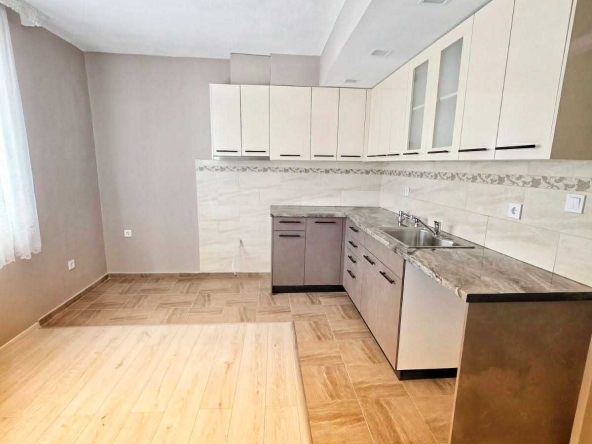 Дава се под наем Етаж от къща в Асеновград - 70 кв.м за 348.84 € - Снимка #1
