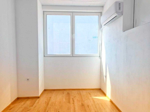 Дава се под наем Офис в Асеновград - 8 кв.м за 119.34 € - Снимка #1